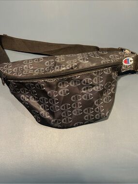 NWOT Champion Black Logo-Print Fanny pack (Waist Bag)